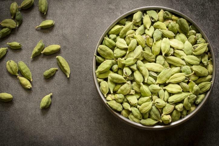 E2.Cardamom Green Pods ''Whole''